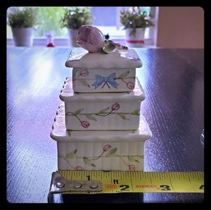 Small porcelain oval stacking box